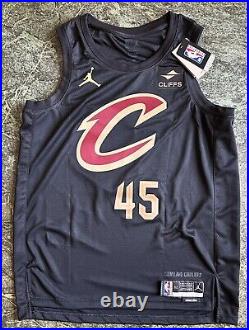 Donovan Mitchell Cleveland Cavaliers Autograph Black 22-23 NWT Authentic XL